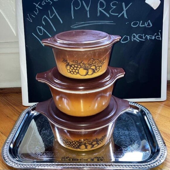 ICONIC Pyrex 6pc Set 1970's Old Orchard Nesting Cinderella Bowls w/Signed Lids - Picture 1 of 11